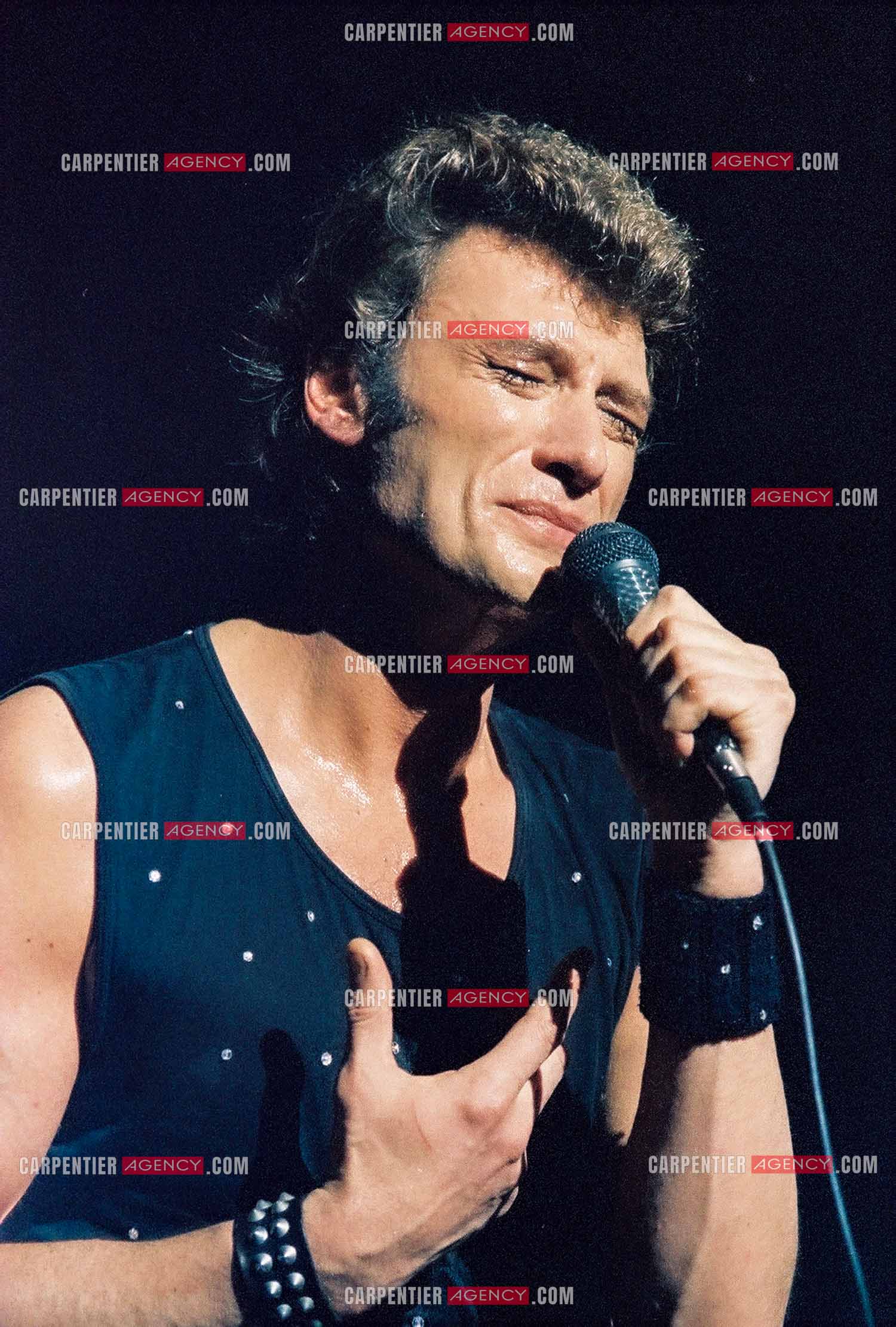 Le chanteur Johnny Hallyday en concert au Zénith de Paris du 26 octobre 1984 au 8 janvier 1985. ( Exclusif )