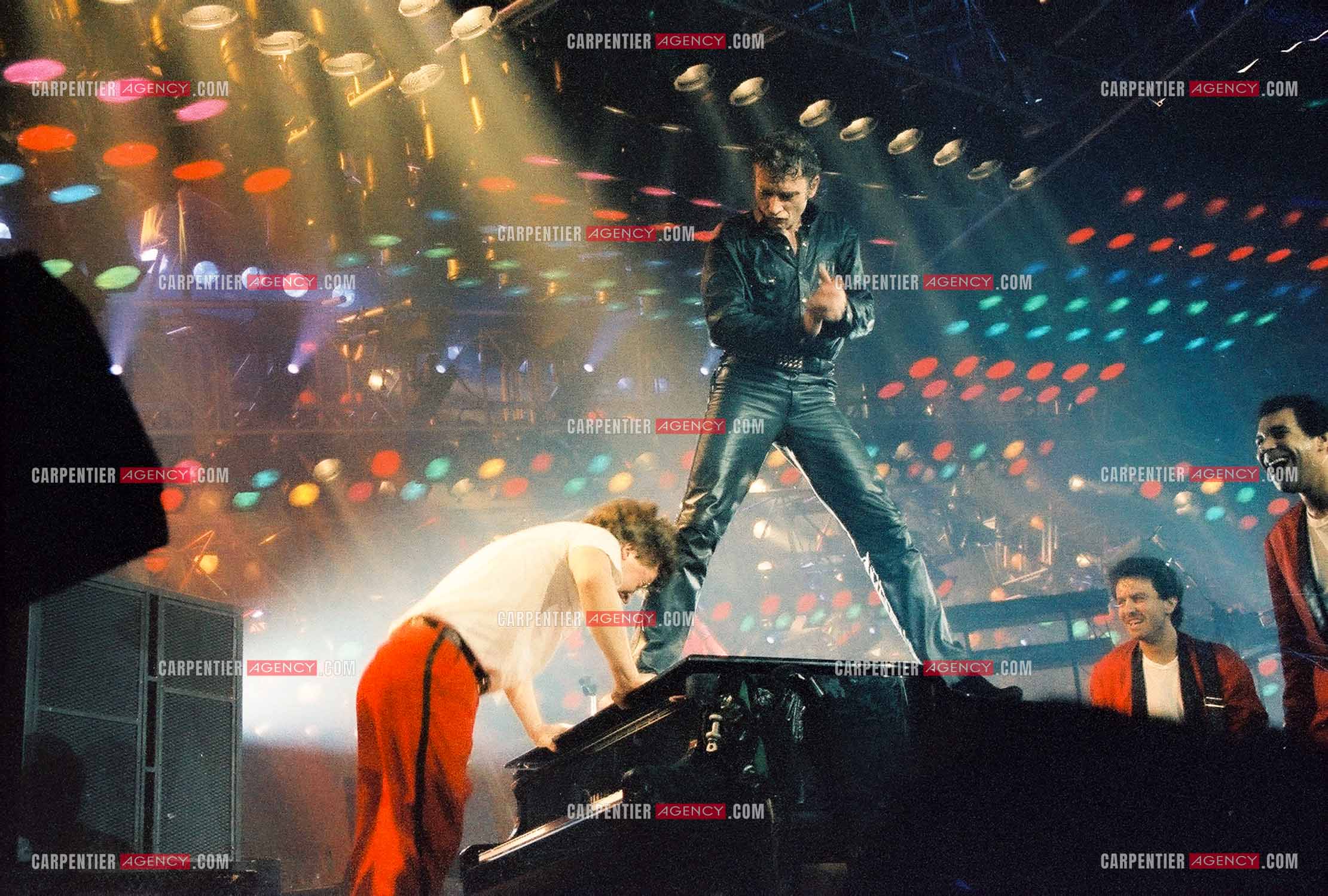 Le chanteur Johnny Hallyday en concert au Zénith de Paris du 26 octobre 1984 au 8 janvier 1985. ( Exclusif )