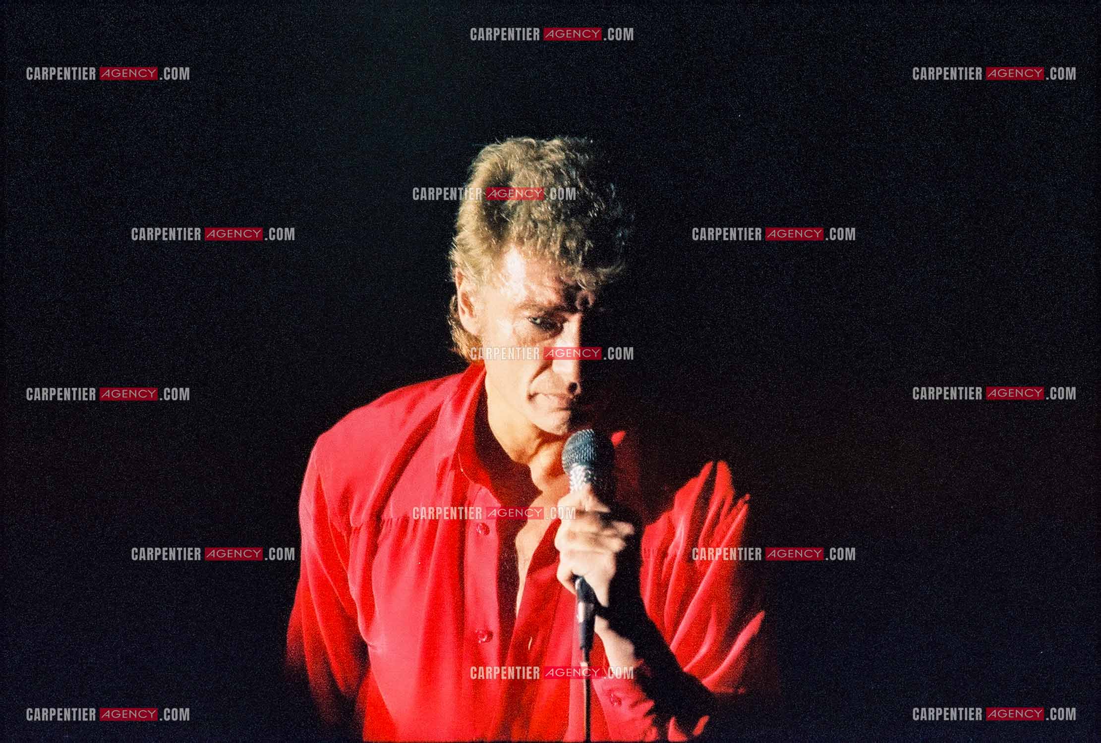 Le chanteur Johnny Hallyday en concert au Zénith de Paris du 26 octobre 1984 au 8 janvier 1985. ( Exclusif )