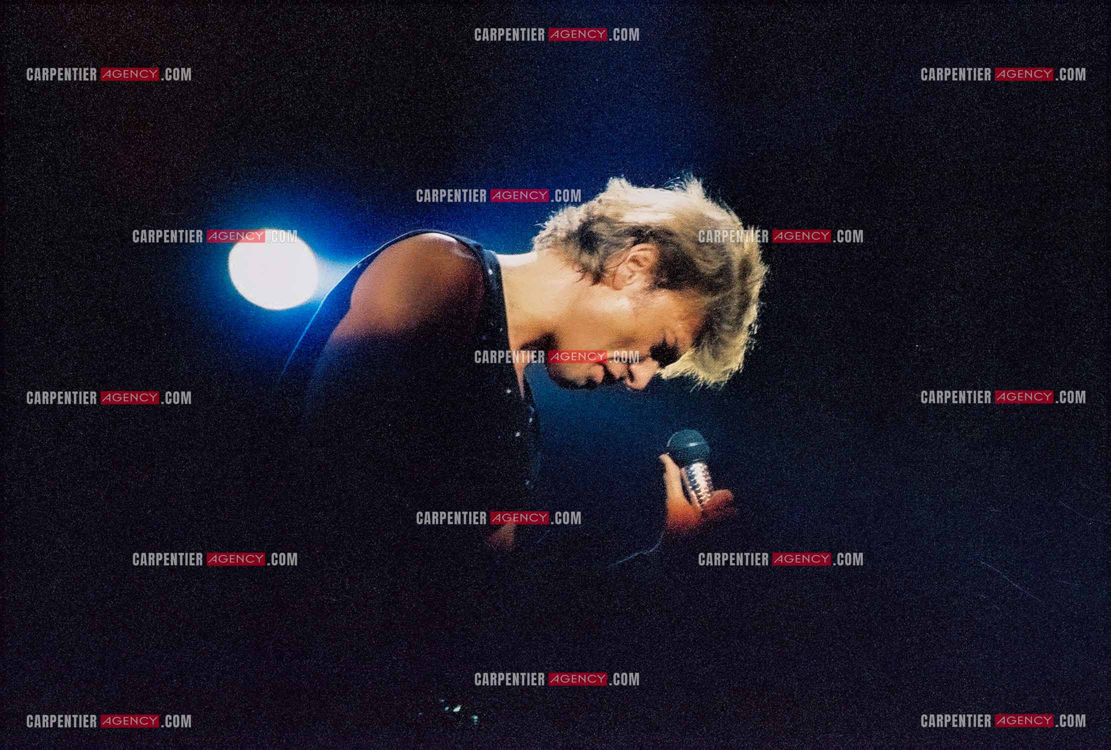 Le chanteur Johnny Hallyday en concert au Zénith de Paris du 26 octobre 1984 au 8 janvier 1985. ( Exclusif )