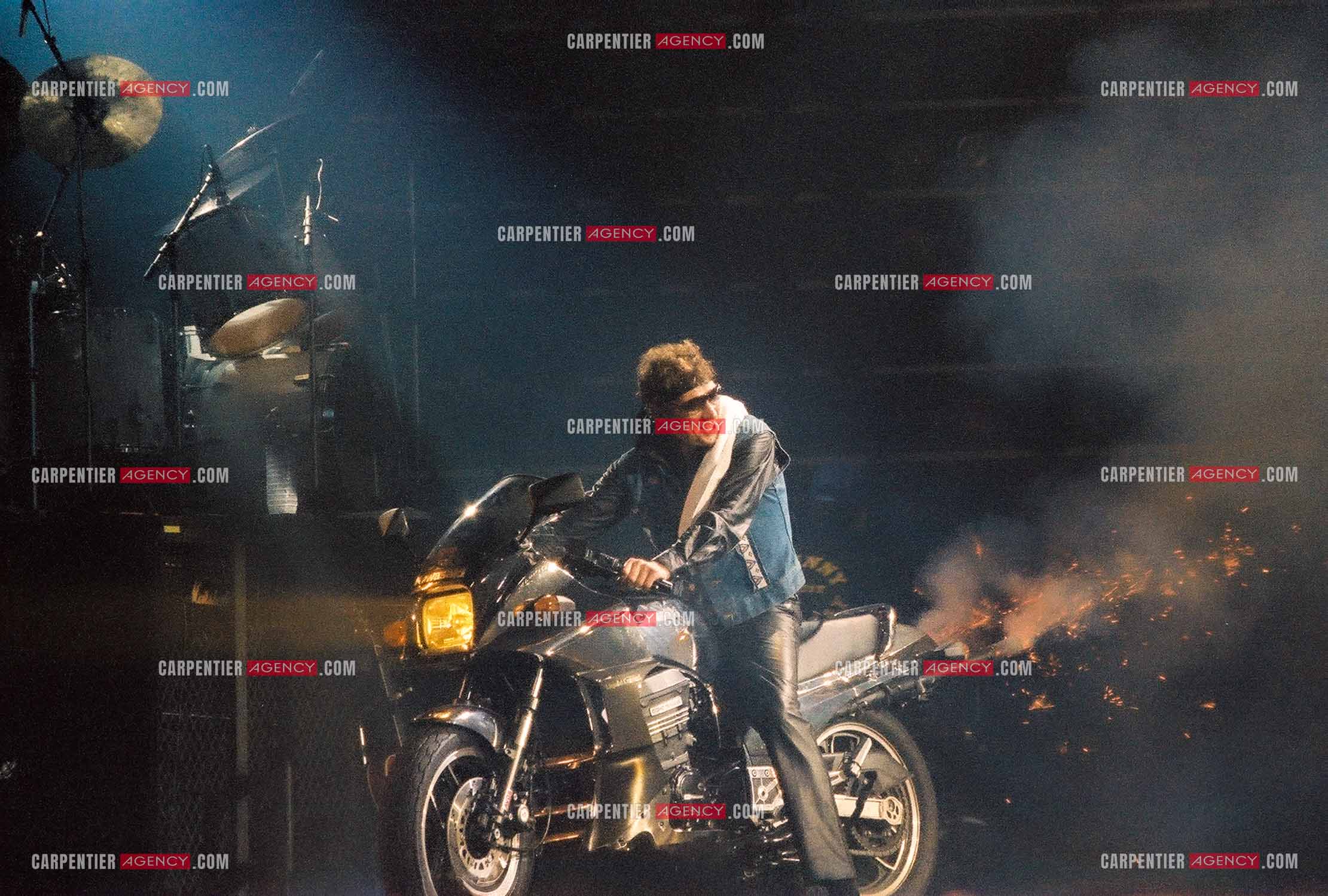 Le chanteur Johnny Hallyday en concert au Zénith de Paris du 26 octobre 1984 au 8 janvier 1985. ( Exclusif )