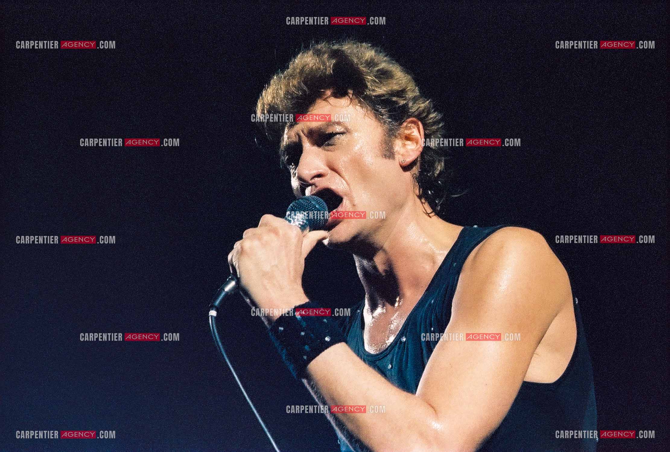 Le chanteur Johnny Hallyday en concert au Zénith de Paris du 26 octobre 1984 au 8 janvier 1985. ( Exclusif )