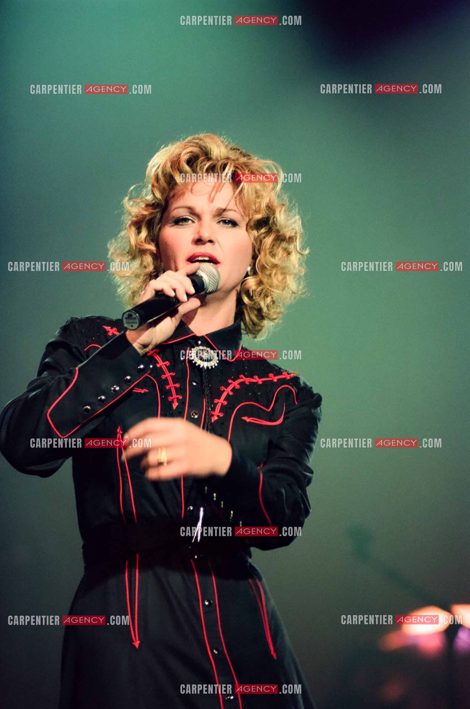 La chanteuse Jeane Manson en concert Country Girl au Casino de Paris.  ( Exclusif )