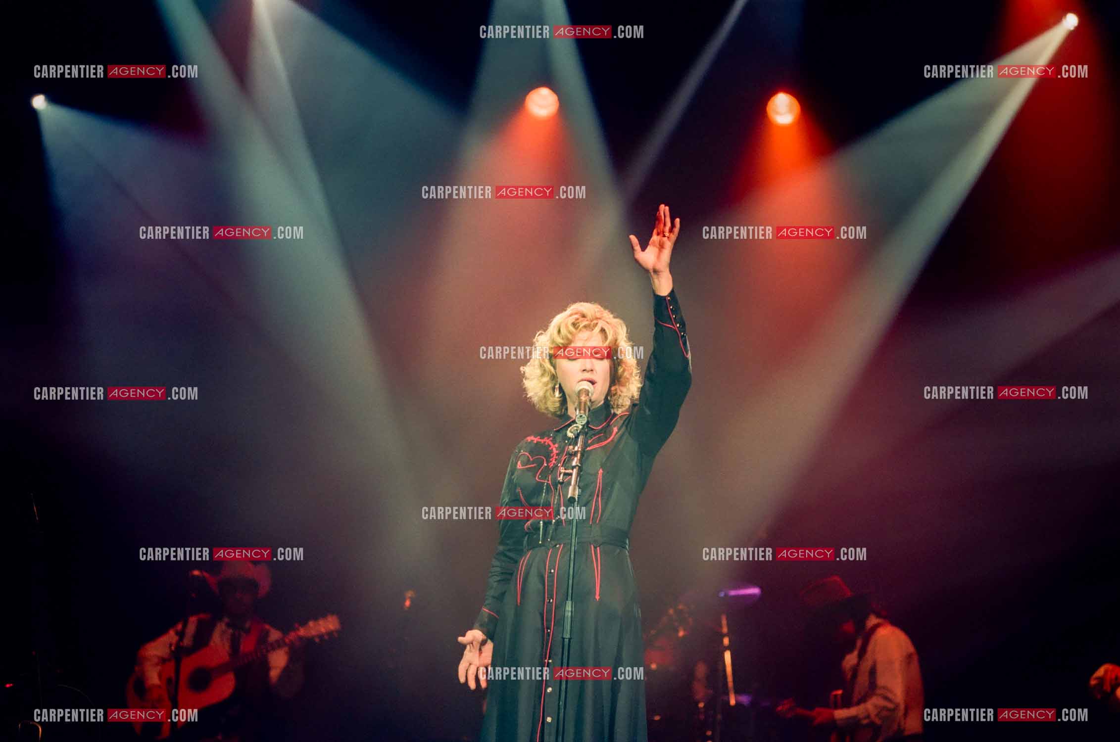 La chanteuse Jeane Manson en concert Country Girl au Casino de Paris.  ( Exclusif )