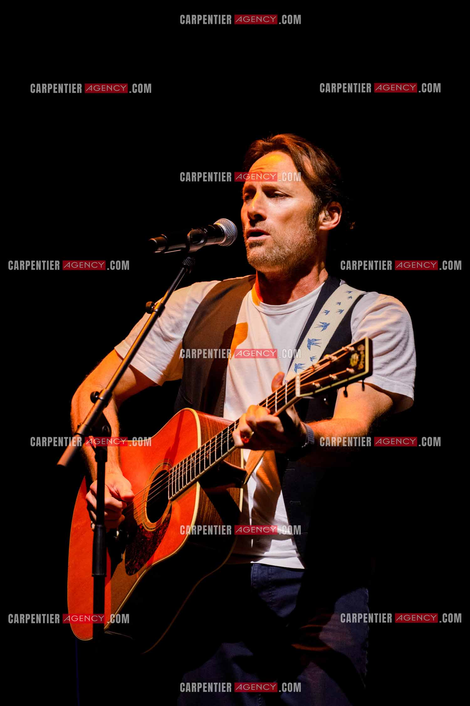 Le chanteur Christopher Stills, fils de Stephen Stills et de Véronique Sanson assurant la première partie des trois concerts à la Seine Musicale de sa mère la chanteuse Véronique Sanson.  ( Exclusif )