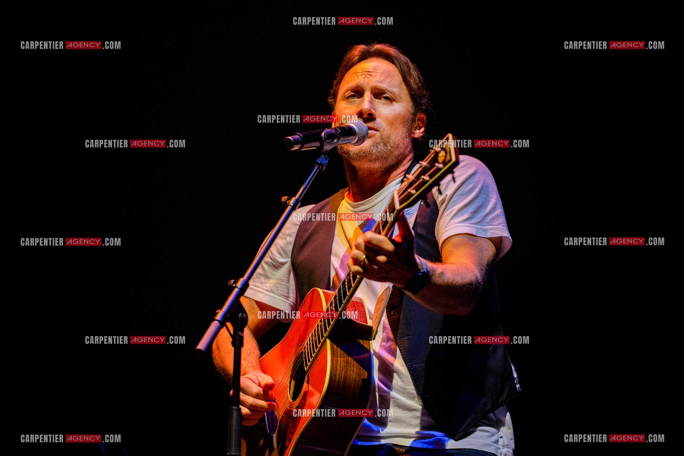 Le chanteur Christopher Stills, fils de Stephen Stills et de Véronique Sanson assurant la première partie des trois concerts à la Seine Musicale de sa mère la chanteuse Véronique Sanson.  ( Exclusif )