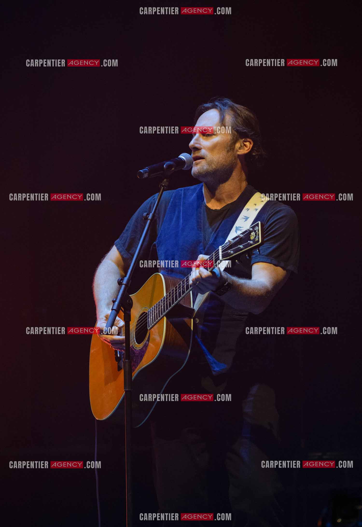 Le chanteur Christopher Stills, fils de Stephen Stills et de Véronique Sanson assurant la première partie des trois concerts à la Seine Musicale de sa mère la chanteuse Véronique Sanson.  ( Exclusif )