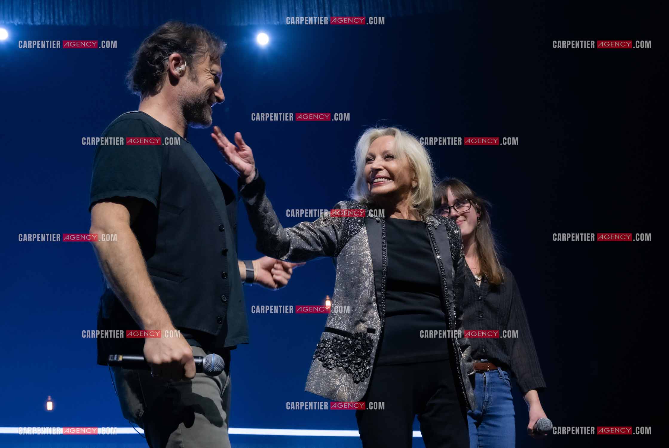 Le chanteur Christopher Stills, fils de Stephen Stills et de Véronique Sanson assurant la première partie des trois concerts à la Seine Musicale de sa mère la chanteuse Véronique Sanson. Sur scène, trois générations. Véronique Sanson avec son fils Christopher Stills et sa petite fille Sarenne Stills. ( Exclusif )