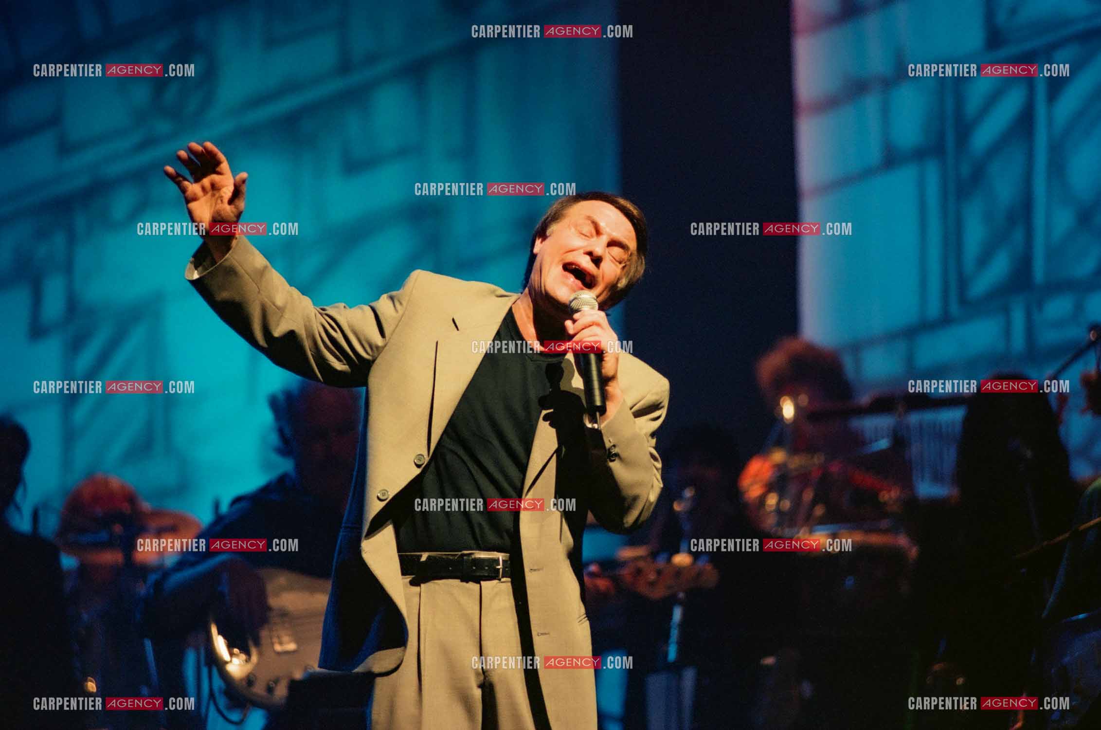 Le chanteur Salvatore Adamo en concert.  ( Exclusif )