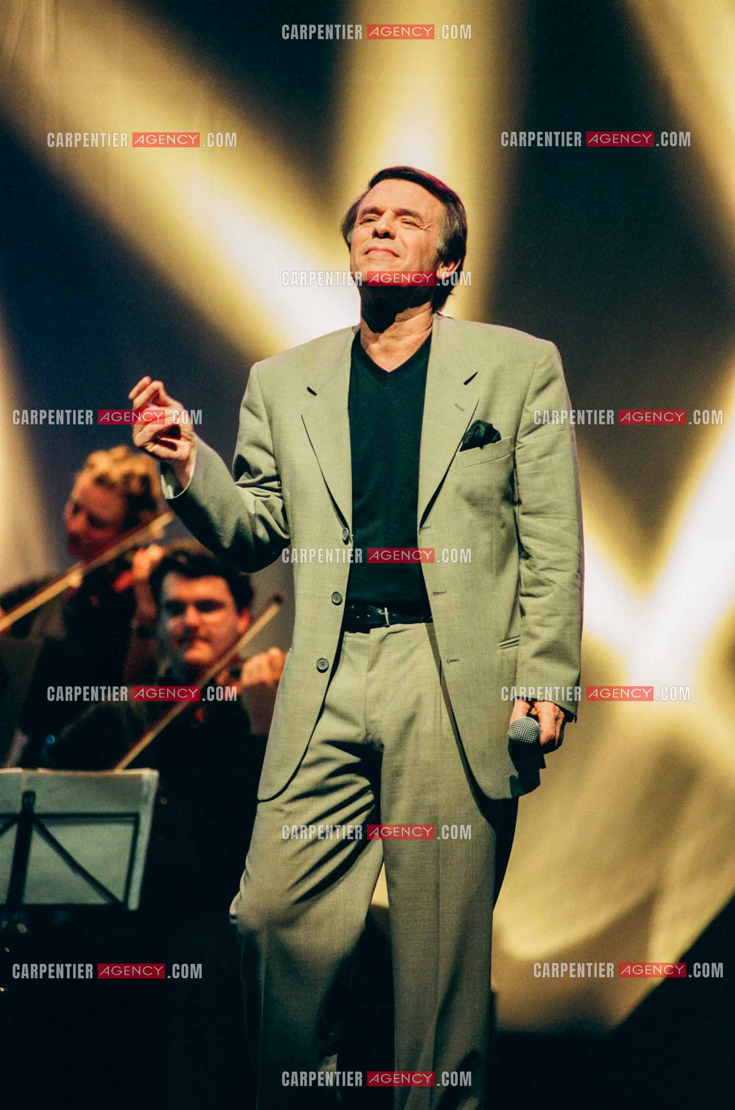 Le chanteur Salvatore Adamo en concert.  ( Exclusif )