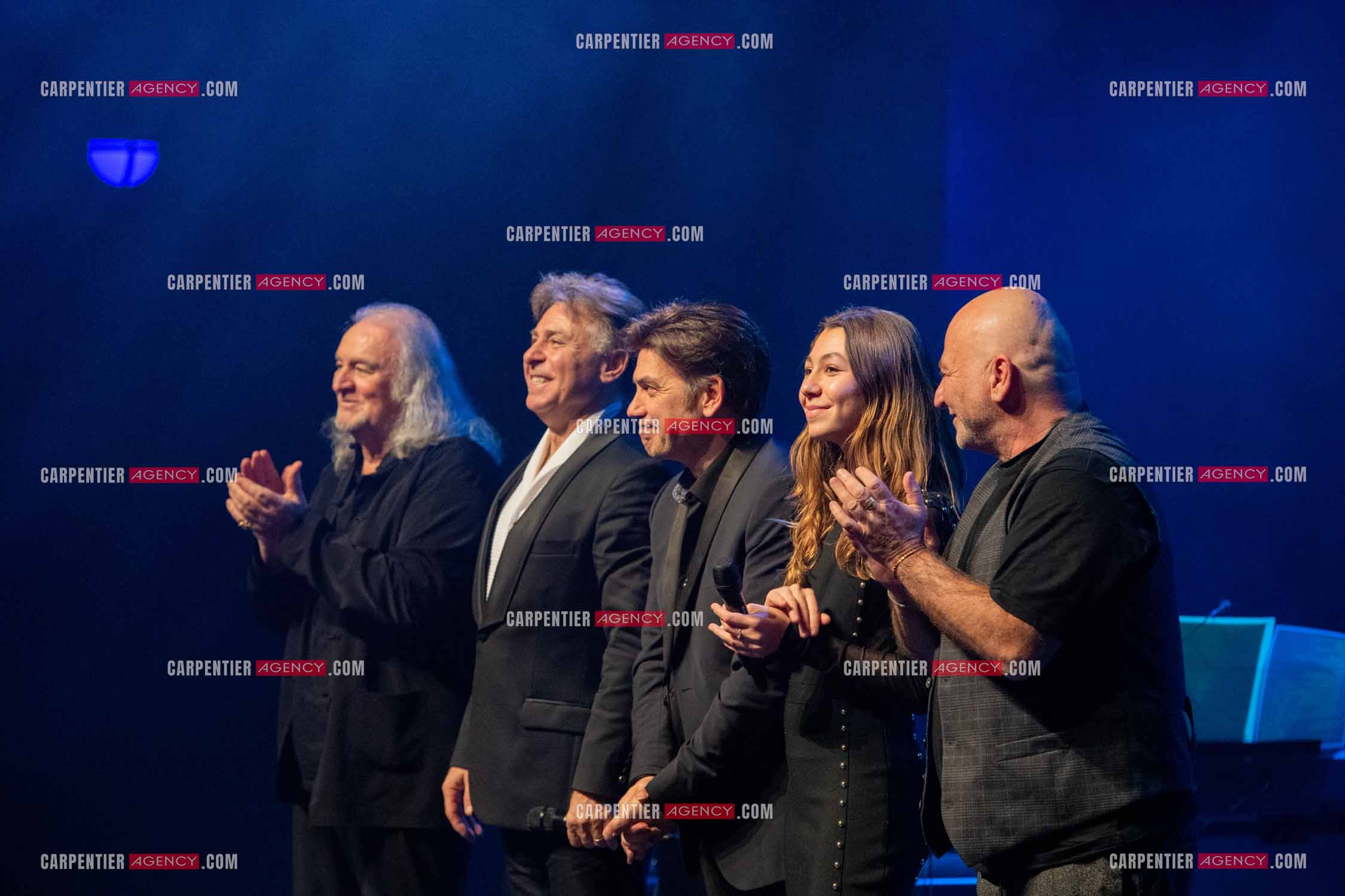 Roberto ALAGNA lors d'un récital ensoleillé de chansons italiennes dans un écrin purement acoustique.
Accompagné par la guitare de Jean-Félix LALANNE, l’accordéon de Roland ROMANELLI et les percussions de Pascal REVA, le ténor interprète les plus belles mélodies traditionnelles et contemporaines qui ont marqué son parcours et nourri ses inspirations.  
Une promenade lumineuse sur le Boulevard des Italiens, entre émotion et passion, au rythme du patrimoine musical méditerranéen.  ( Exclusif )