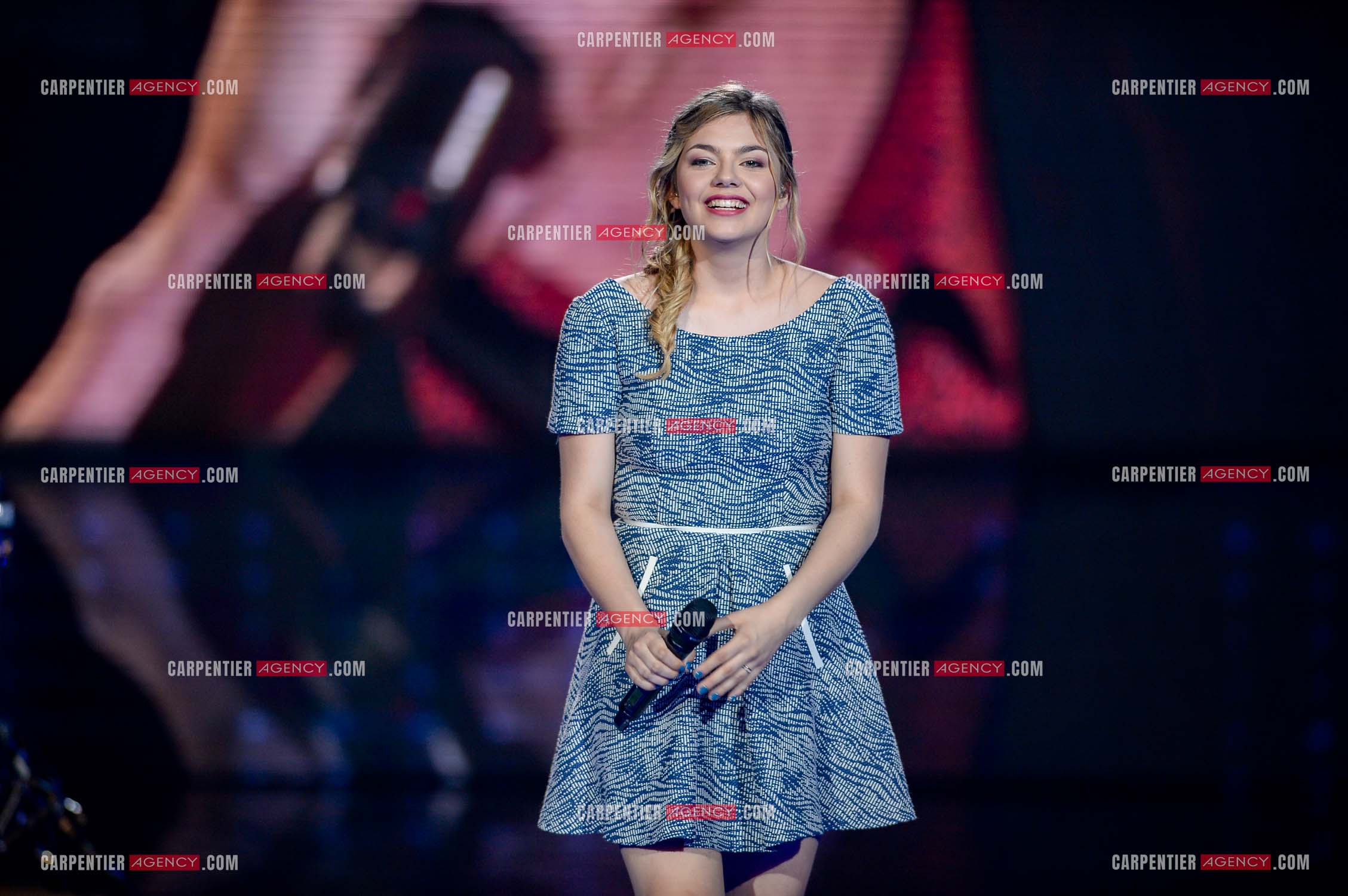 La chanteuse Anne Peichert, dite Louane lors d'un passage sur le plateau de The Voice pour la promo de son album “Chambre 12“.  ( Exclusif )